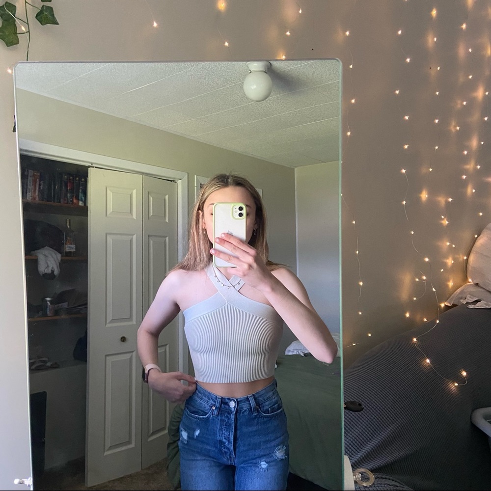 aritzia babaton sculpt knit cross cross cropped tank